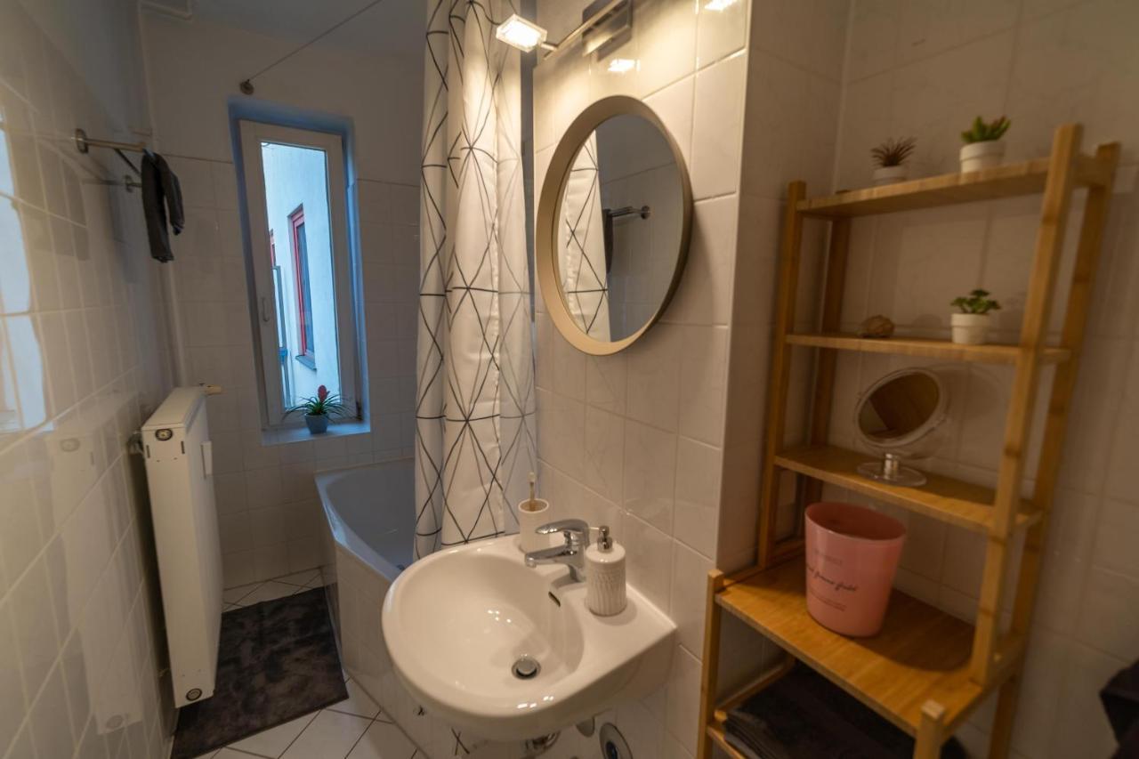 2 Bedroom 65Qm - Kitchen - Central - Netflix Maagdenburg Buitenkant foto